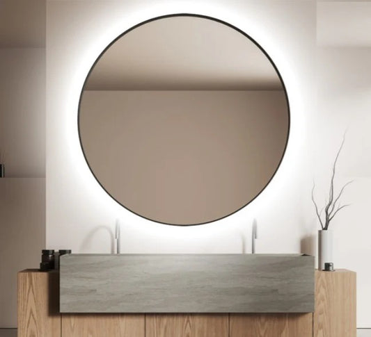 LED spegill með svörtum ramma og baklýsingu 100cm